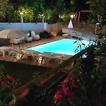 Apartmán Perfectly Located In Walking Distance To The Side