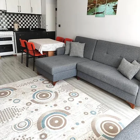 Apartament Perfectly Located In Walking Distance To The Side