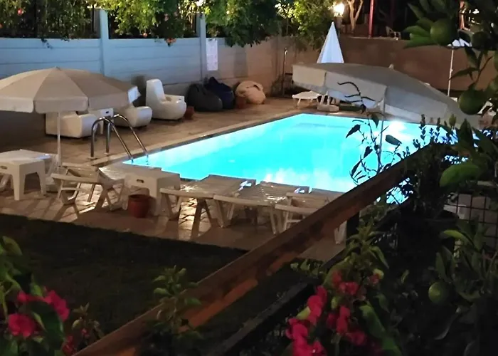Apartament Perfectly Located In Walking Distance To The Side
